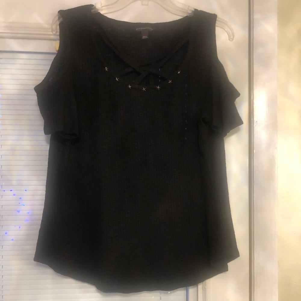 Cold shoulder strappy neck top with star studs